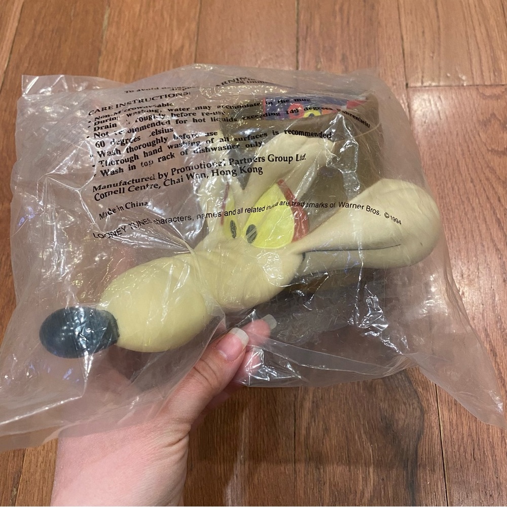 Wile E Coyote Looney Tunes Collector Mug NEW In Package KFC Promo 1994